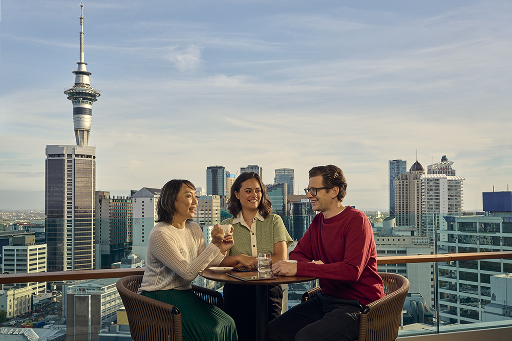 NZStory Casual Meeting 95969 1000x666